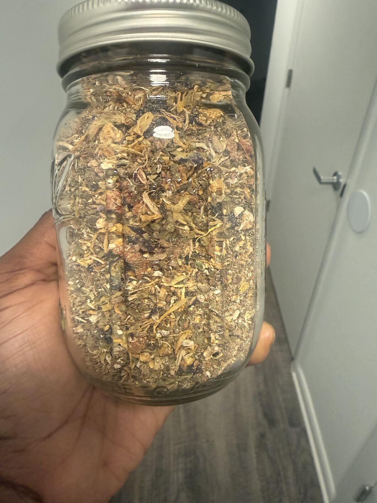 Royal Roots apothecary 16